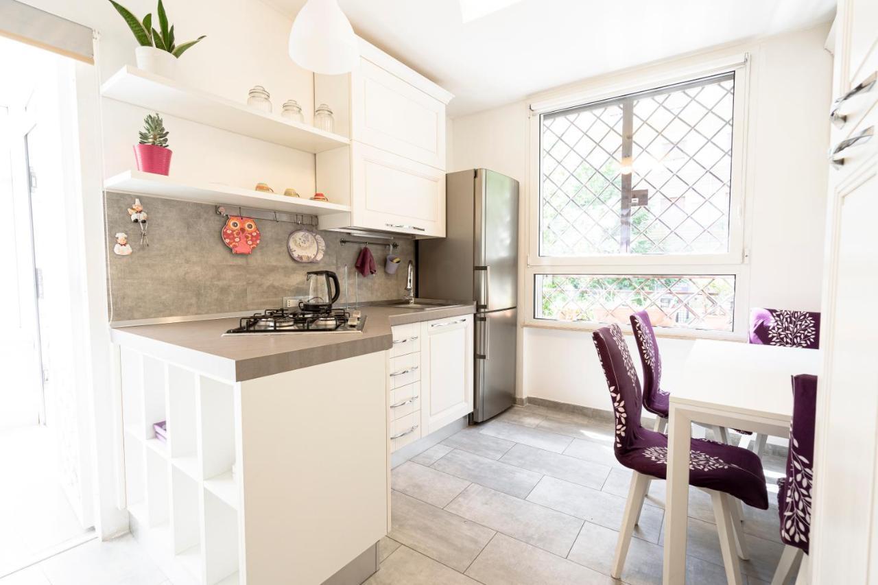 Appia Purple Terrace In Apartment Rom
